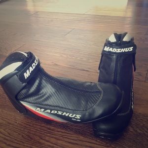 Cross country ski boots